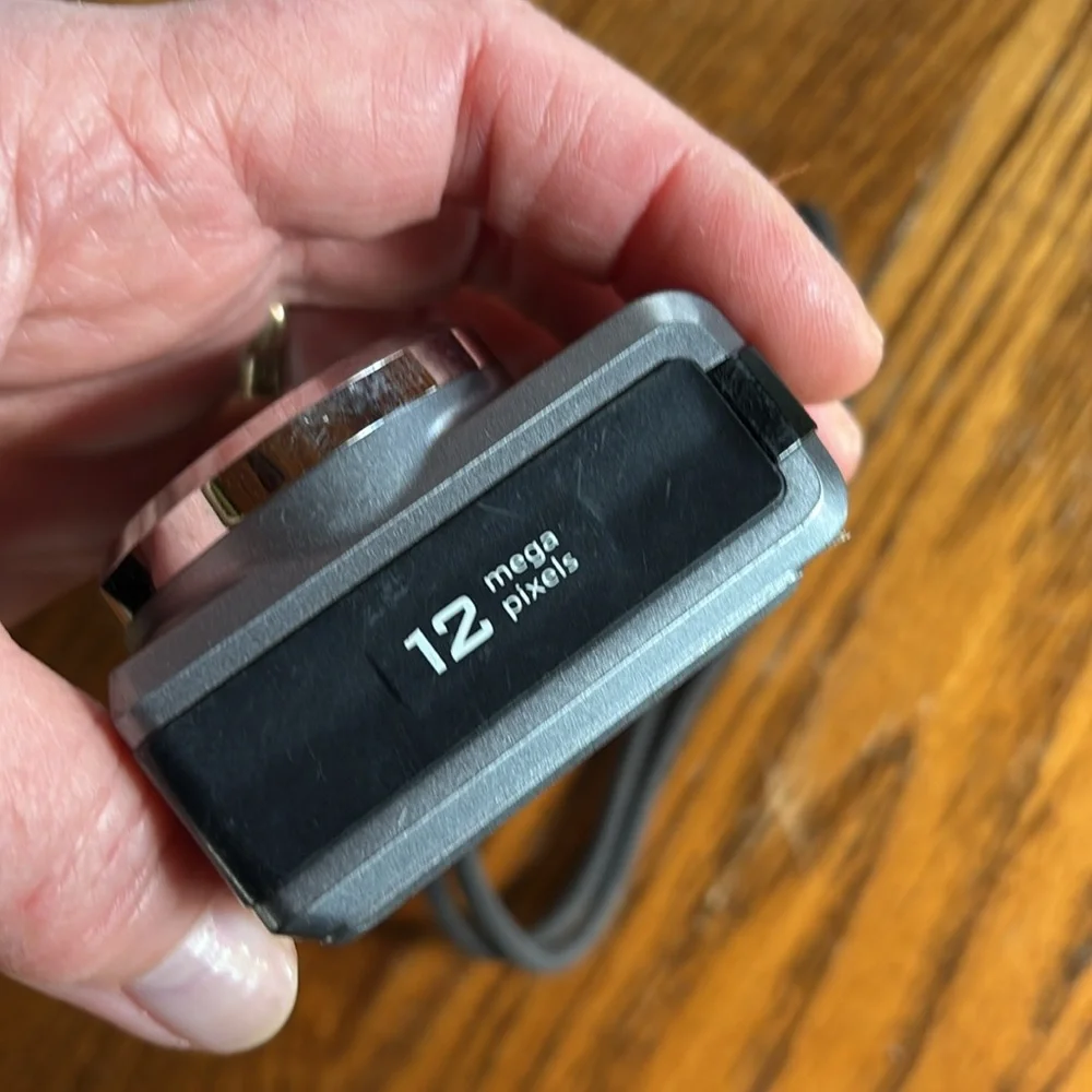 Kodak EasyShare Z1275 camera digital HD 5X optical zoom prop only flash works